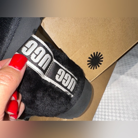 ⭐️Fall Sale ⭐️UGG Black Classic Cozy Booties Slippers.  Women’s 10 - Picture 4 of 10